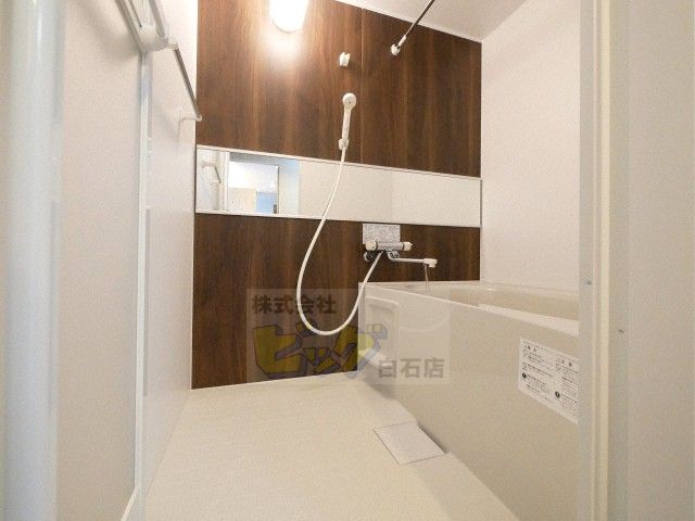 バス・シャワールーム　広々タイプのお風呂です♪