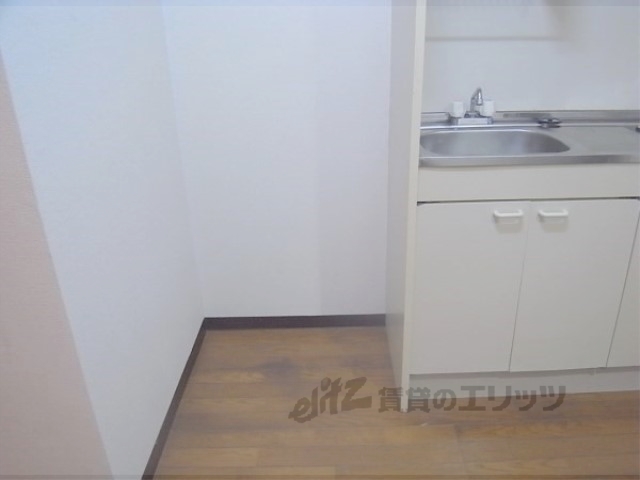 その他部屋・スペース　冷蔵庫の上に電子レンジも置けます。