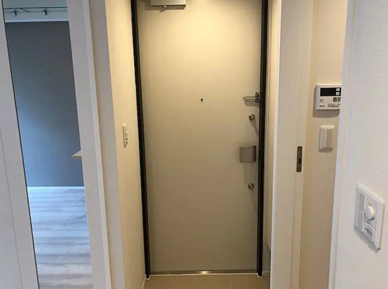 玄関　※別部屋の参考写真です。