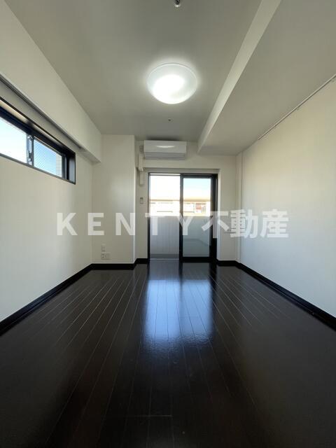 居室・リビング　こちらのリビングで趣味の時間をお楽しみください