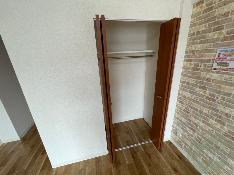収納　クローゼットは奥行きもあり、荷物が多い方でも安心です。