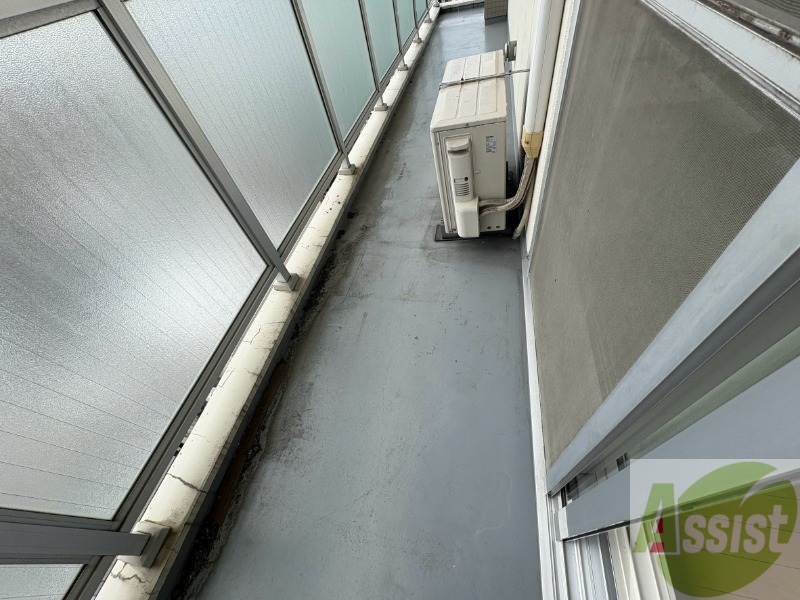 バルコニー　バルコニーは幅があり、広い印象を受けました。