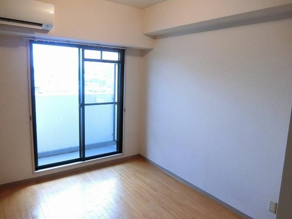 居室・リビング　広々とした洋室！