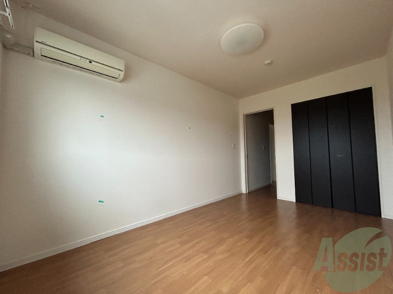 その他部屋・スペース　こちらは洋室です。このお部屋にはエアコンが完備してあります。