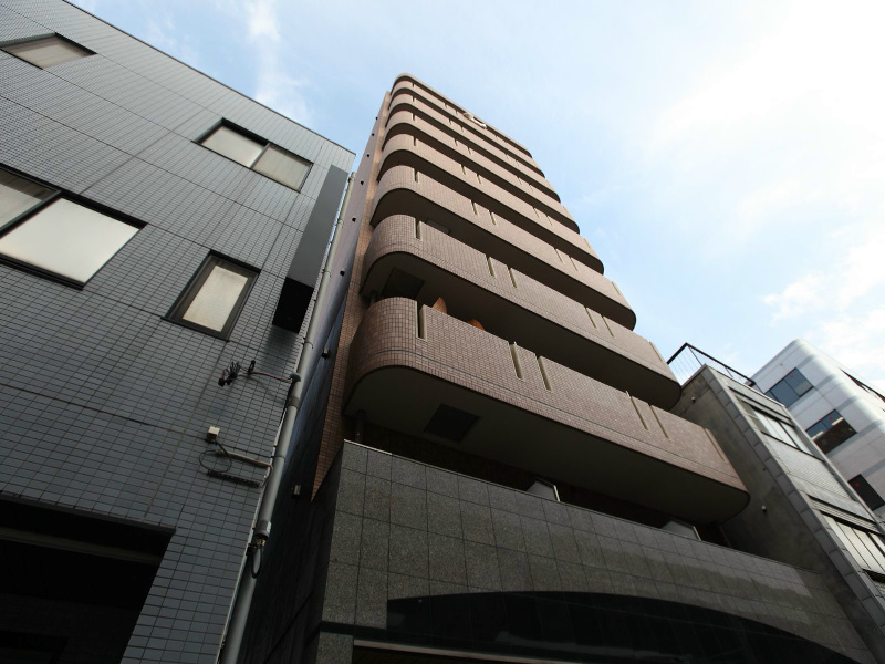 建物外観　オートロック　防犯カメラ　宅配ＢＯＸ　家具家電ご用意できます