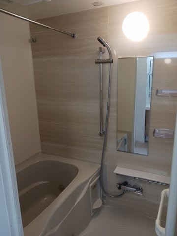 バス・シャワールーム　落ち着いた空間のお風呂です