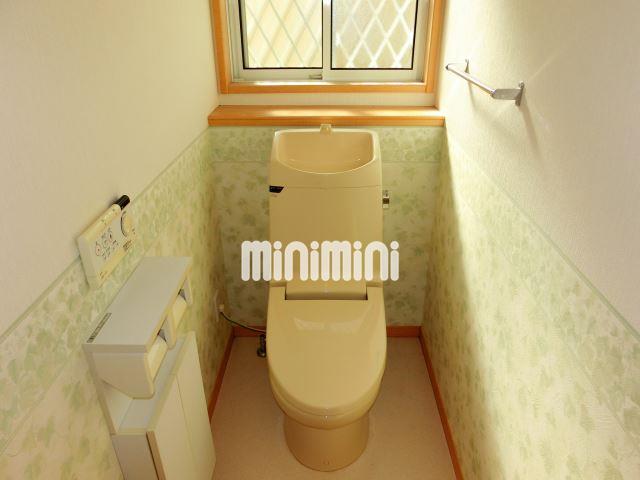 トイレ　温水洗浄機能付きのトイレです。