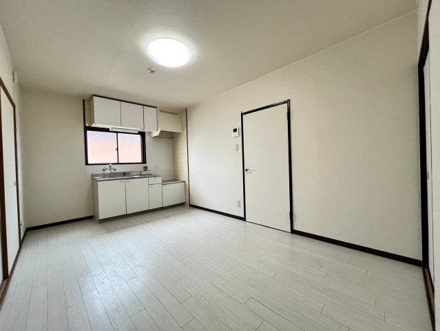 居室・リビング　同物件、別号室の写真です。