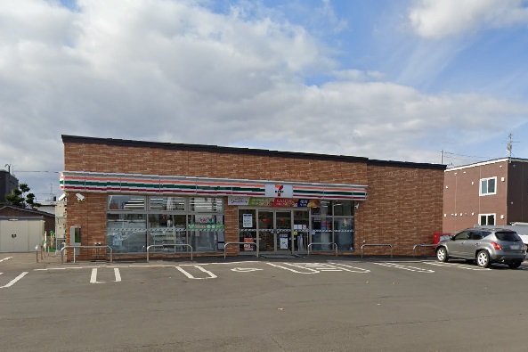 コンビニ　セブンイレブン（コンビニ）まで514m