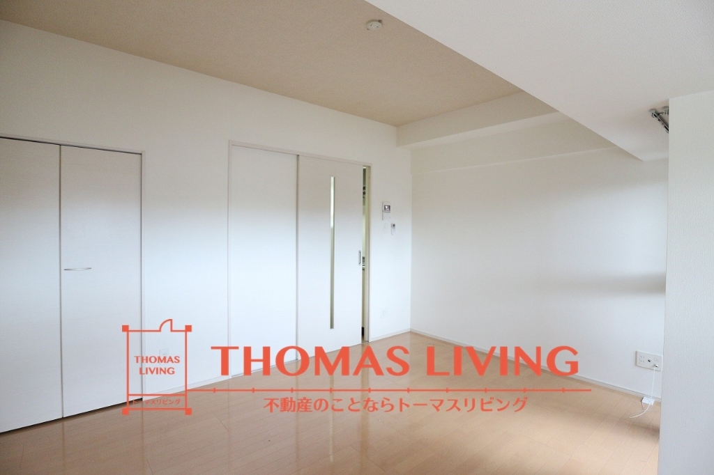 居室・リビング　実際の写真を準備中の為、同じ建物の別室写真です。参考下さい。