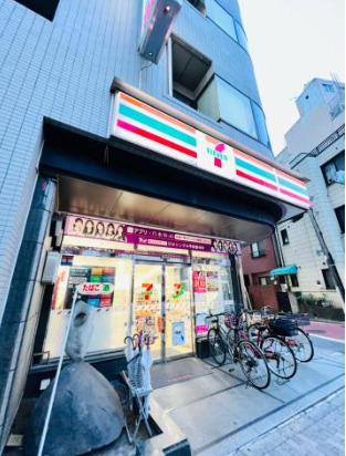 コンビニ　セブンイレブン 東日暮里4丁目東店（コンビニ）まで826m