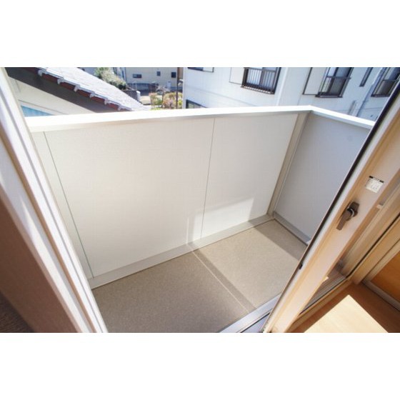 バルコニー　※同仕様、別の部屋の写真です