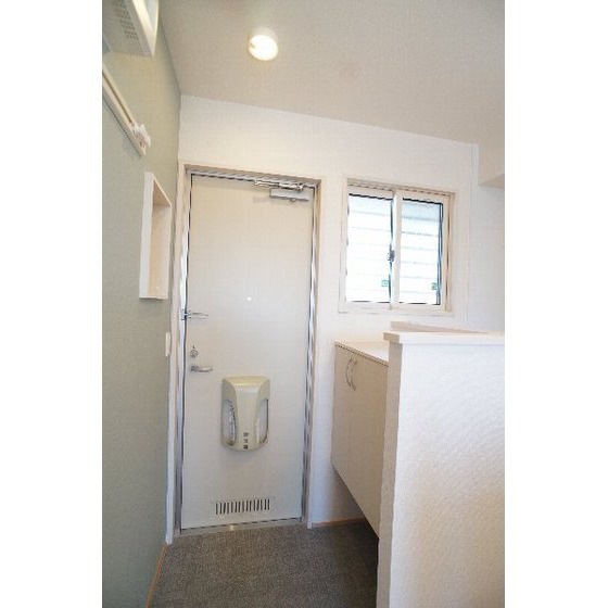 玄関　※同仕様、別の部屋の写真です