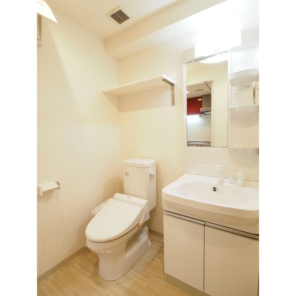 洗面設備　※写真は同じマンションの違う部屋のものになります。