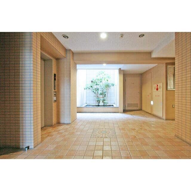 ロビー　広々としたエントランス