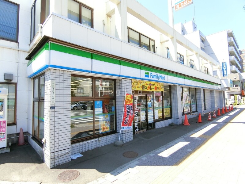 コンビニ　ファミリーマート東札幌店（コンビニ）まで115m