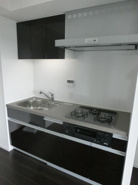 キッチン　使いやすい３口システムキッチン