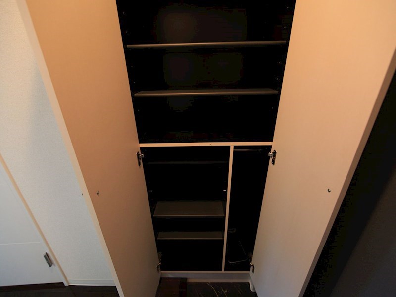 玄関　玄関　シューズボックス付（収納充実してます）