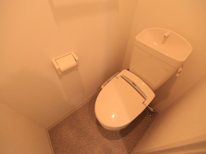 トイレ　温水洗浄暖房便座付トイレ