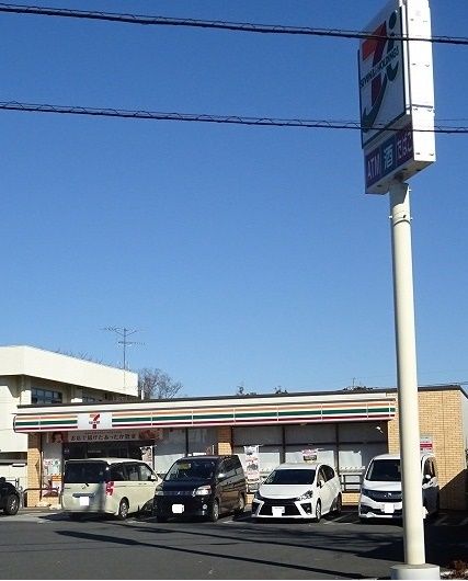 コンビニ　セブンイレブン（コンビニ）まで500m