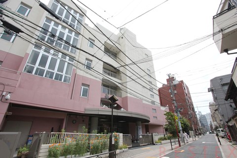 小学校　文京区立本郷小学校（小学校）まで218m