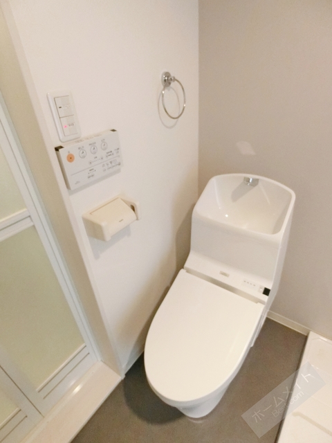 トイレ　温水洗浄便座付き♪