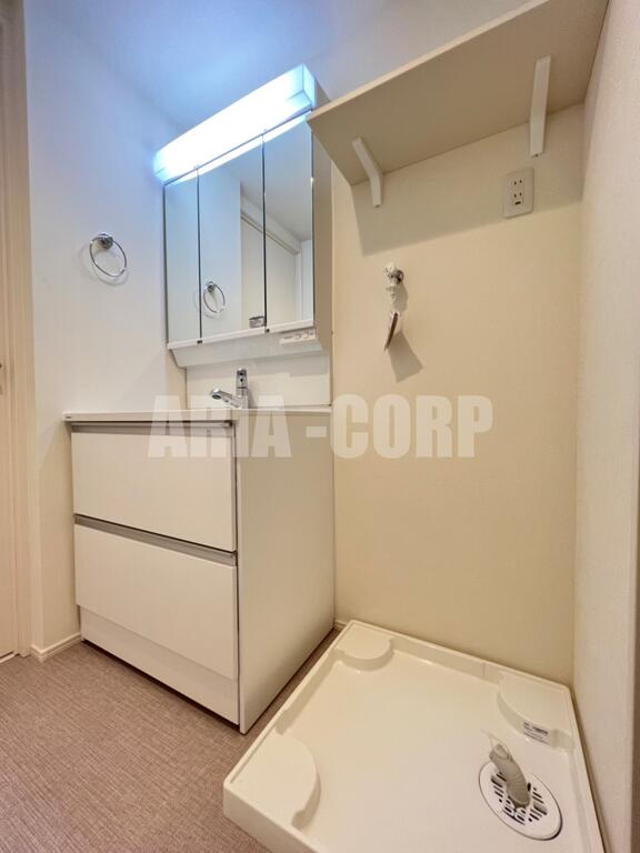 洗面設備　ゆとりある脱衣所スペース！シャワードレッサー独立洗面台です！