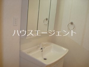 洗面設備　独立洗面台です。※参考画像