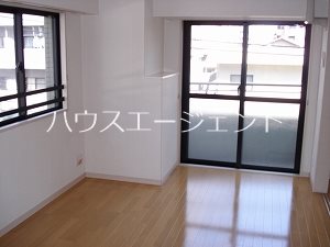 居室・リビング　フローリングで使いやすいお部屋です※参考画像