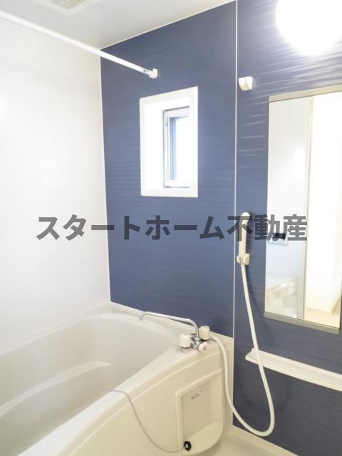 バス・シャワールーム　コンパクトで使いやすいお風呂です