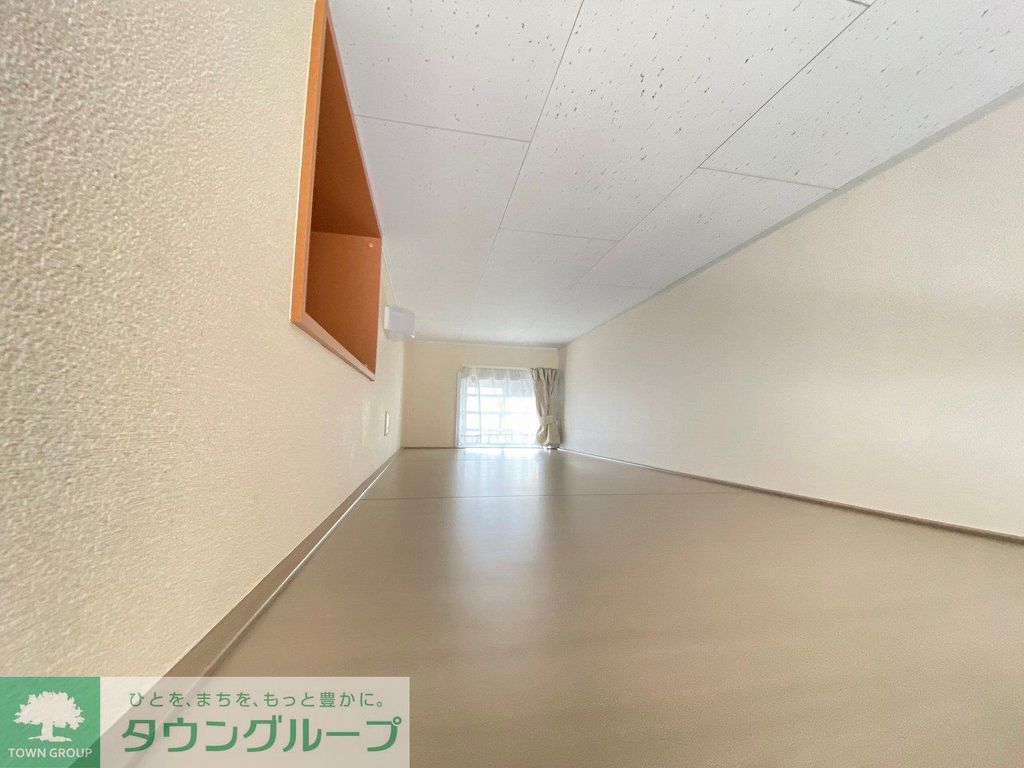 収納　1Fフローリング、2F絨毯になります。