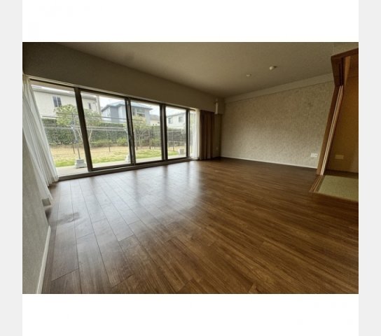 居室・リビング　室内