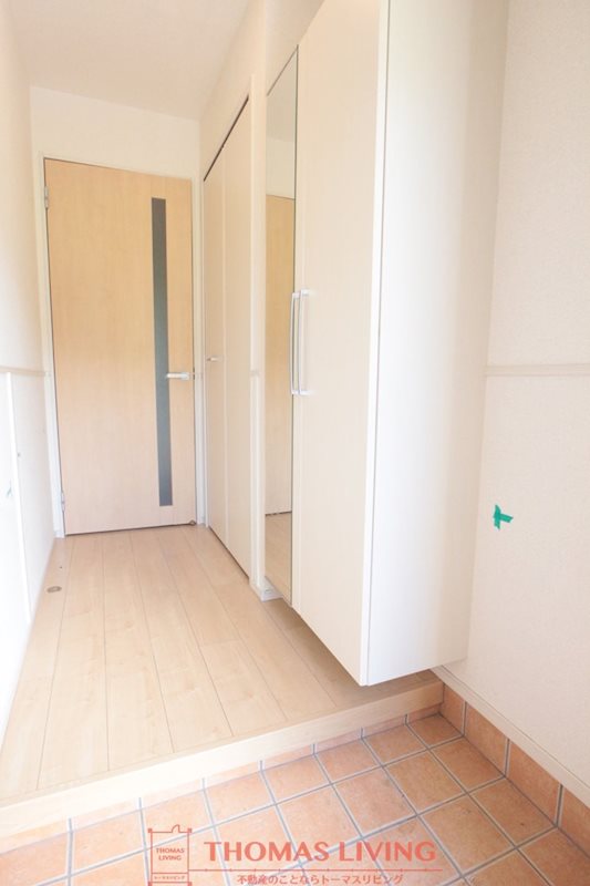 玄関　玄関。シューズボックスも大きい