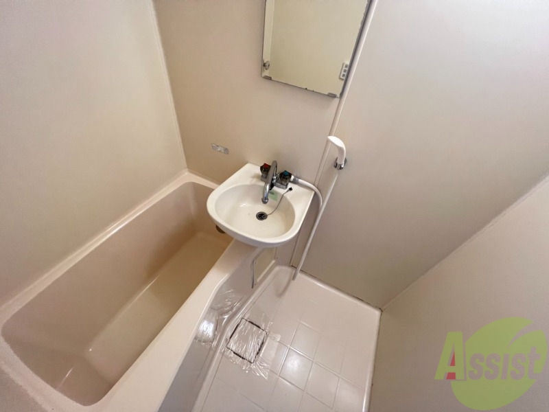 バス・シャワールーム　バスルームは一日の疲れが癒せる場所ですね。