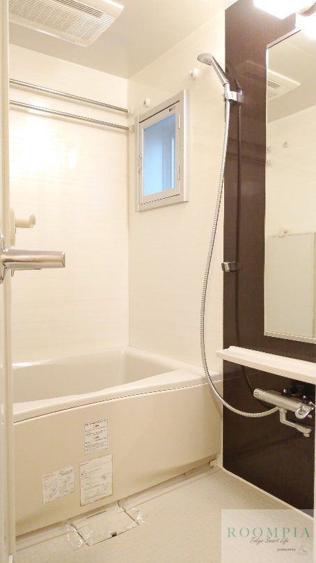 バス・シャワールーム　※同タイプ別のお部屋です。