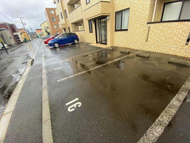 駐車場　駐車場