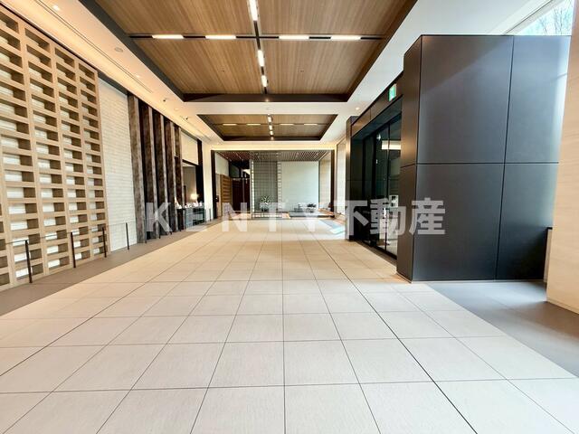 エントランス　落ち着いたエントランスです