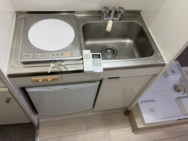 キッチン　同物件・別部屋画像、左右反転タイプ