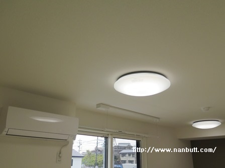 その他設備　エアコン・室内物干し・照明完備