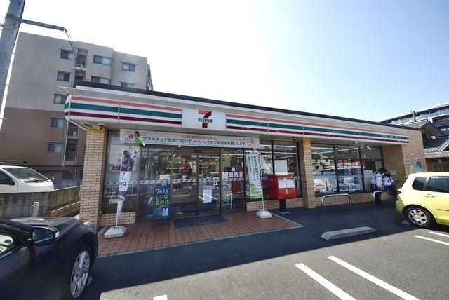 コンビニ　セブンイレブン草加氷川北店（コンビニ）まで355m