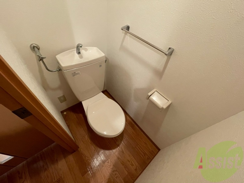 トイレ　こちらはトイレです。清潔感があり、安心して使用できます。