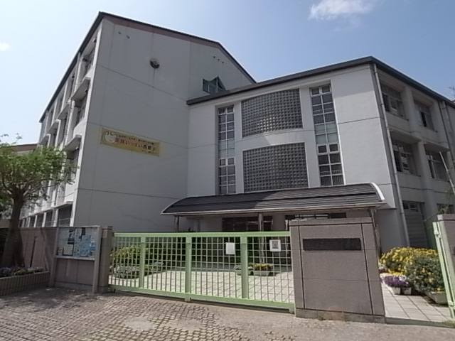 小学校　西郷小学校（小学校）まで390m