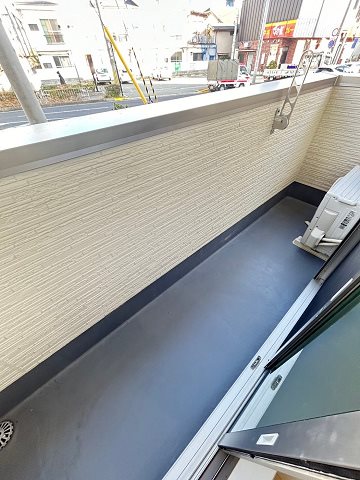 バルコニー　お洗濯にも便利なバルコニー付き