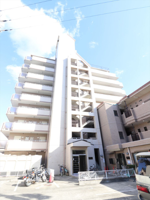 建物外観　タイル貼りの建物