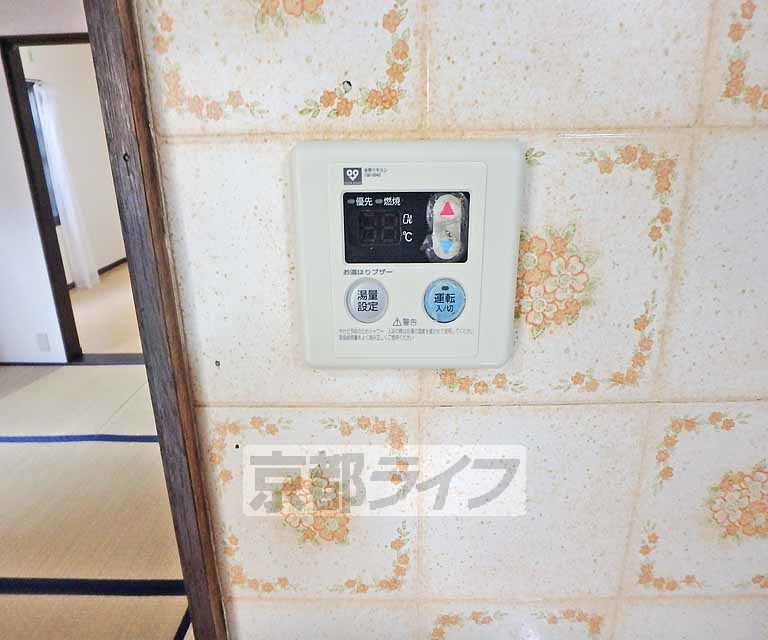 その他設備　お湯の温度調節はこちらで簡単にできますよ