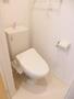 トイレ　落ち着いた色調のトイレです