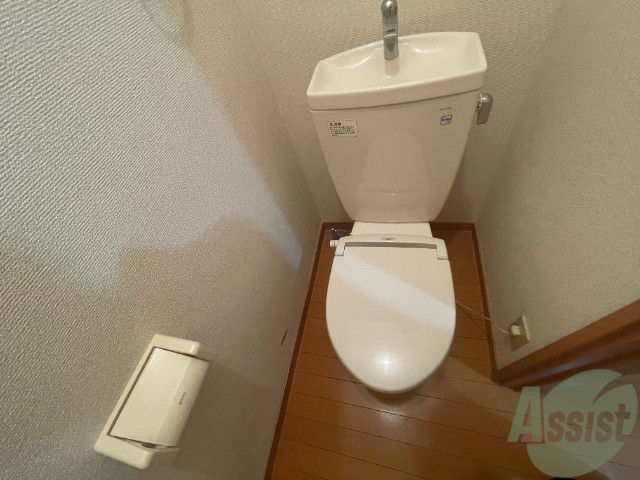 トイレ　清潔感のあるトイレで安心して使用できます。