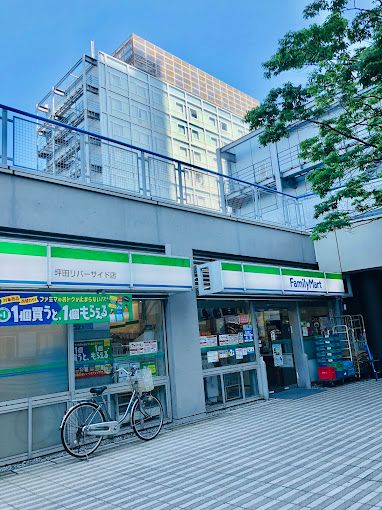 コンビニ　ファミリーマート 坪田リバーサイド店（コンビニ）まで367m