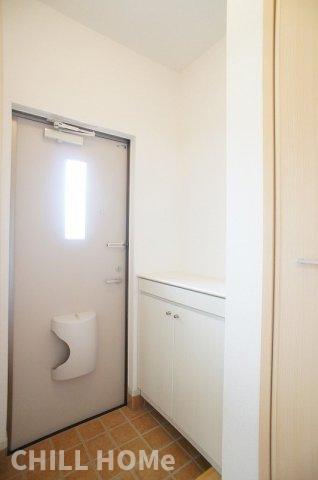 玄関　当社、チルホームのHPもご覧ください(^^)/物件情報多数♪
