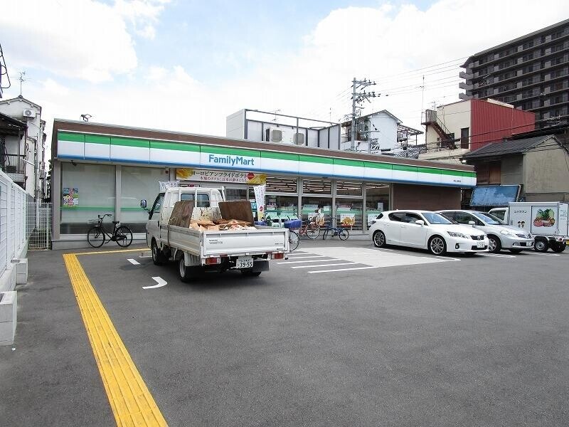 コンビニ　ファミリーマート（コンビニ）まで543m
